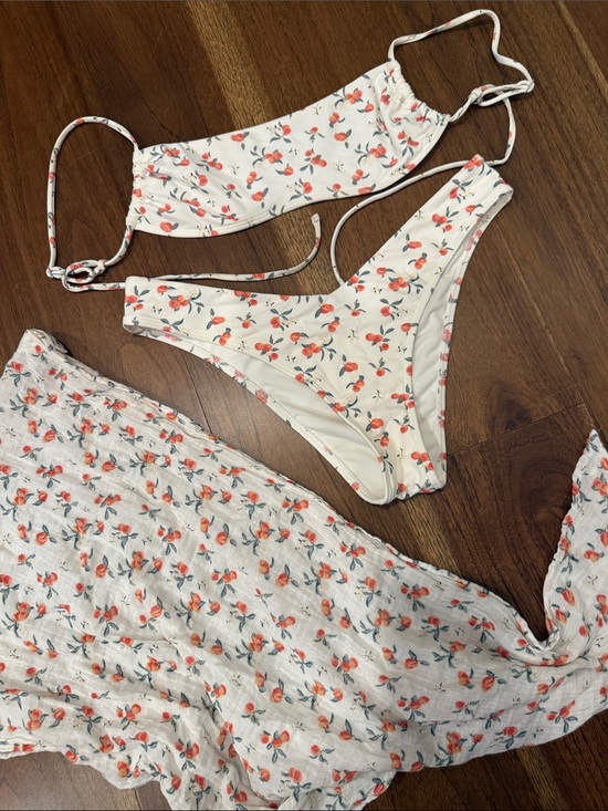 Abercrombie & Fitch Other - Abercrombie & Fitch peach print bikini & sarong